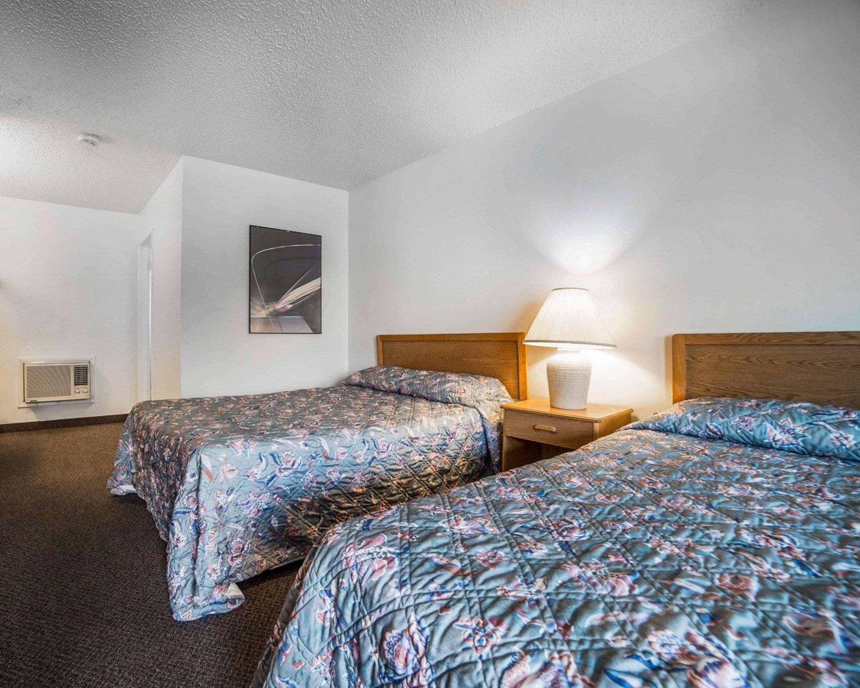 Rodeway Inn & Suites Arlington Exterior photo