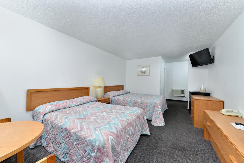 Rodeway Inn & Suites Arlington Exterior photo