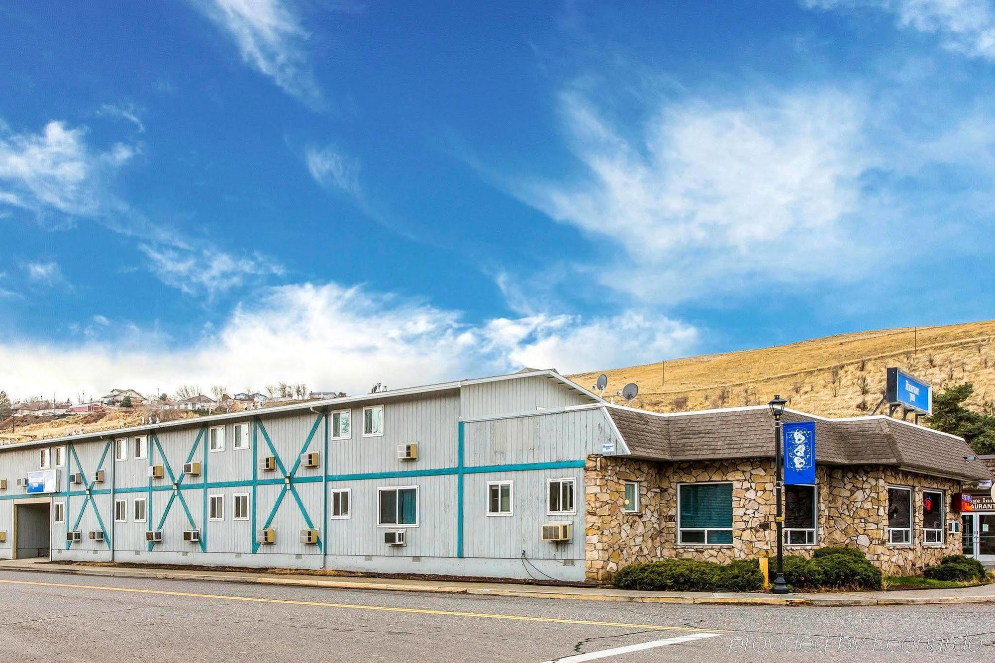 Rodeway Inn & Suites Arlington Exterior photo