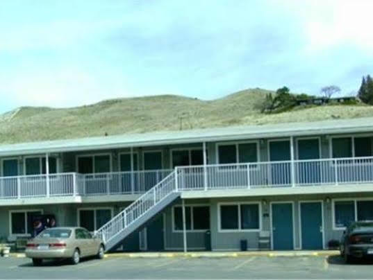 Rodeway Inn & Suites Arlington Exterior photo